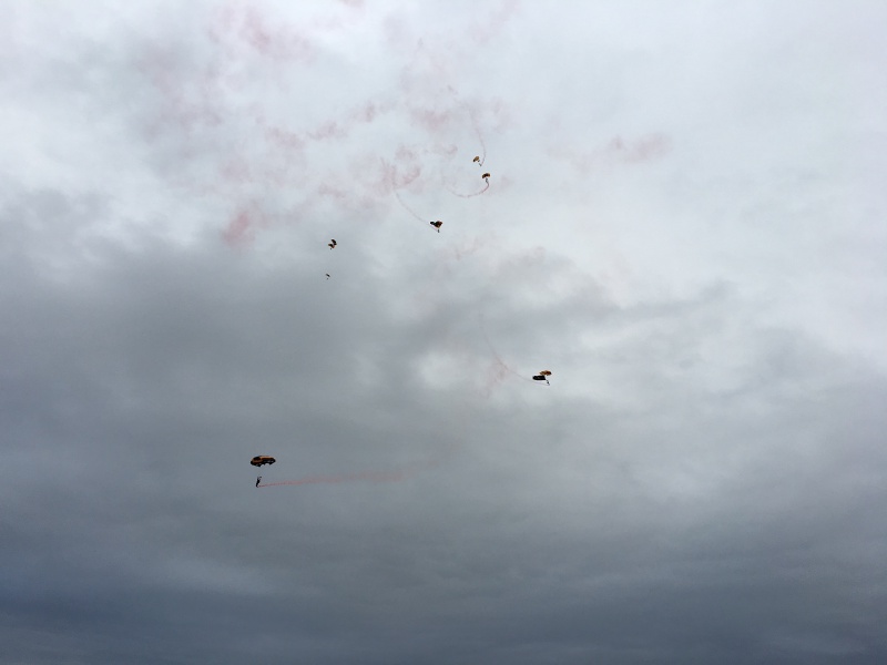 2017/11(November)/Longhorn-Football/800x600_2017-11-11-Texas-vs-Kansas-Football-04-skydivers.JPG