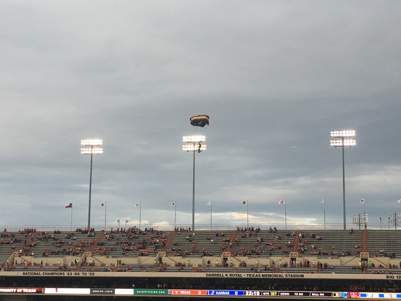 2017/11(November)/Longhorn-Football/800x600_2017-11-11-Texas-vs-Kansas-Football-05-skydivers.JPG