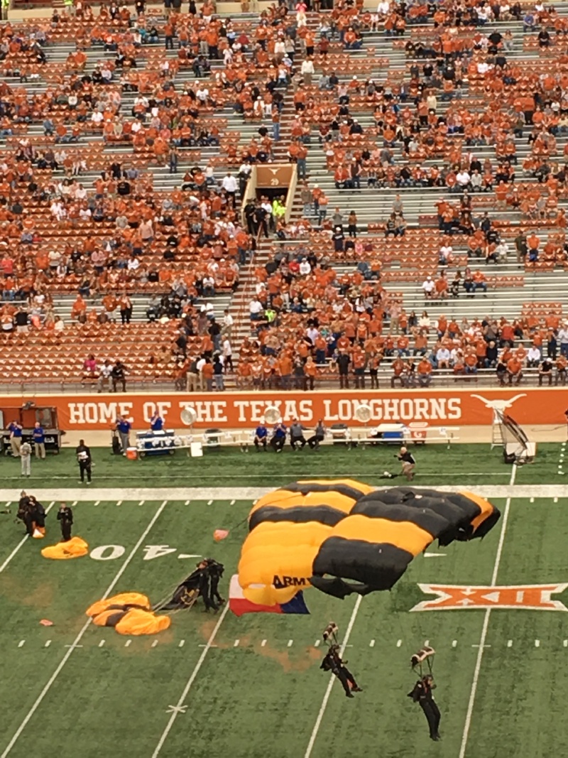 2017/11(November)/Longhorn-Football/800x600_2017-11-11-Texas-vs-Kansas-Football-12-skydivers.JPG