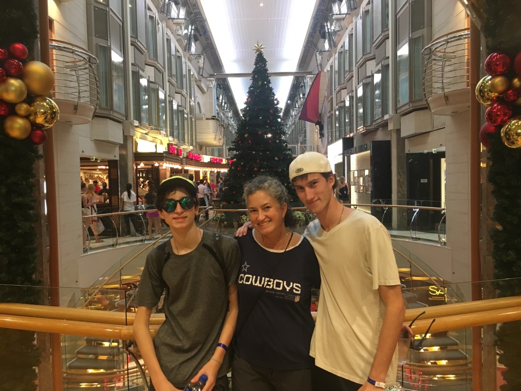2017-12-17-Cruise-13-Dax-Suzi-Chance.JPG