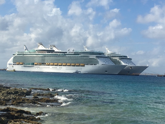 2017/12(December)/Royal-Carribean-Navigator-of-the-Seas-Cruise/640x480_2017-12-19-Cruise-15-sister-ships.JPG