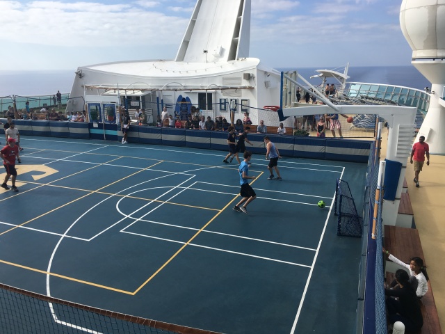 2017/12(December)/Royal-Carribean-Navigator-of-the-Seas-Cruise/640x480_2017-12-21-Cruise-02-Chance-Soccer.JPG