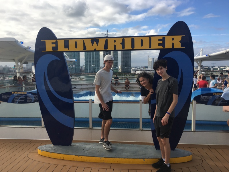 2017/12(December)/Royal-Carribean-Navigator-of-the-Seas-Cruise/800x600_2017-12-17-Cruise-10-Chance-Suzi-Dax-Flowrider.JPG