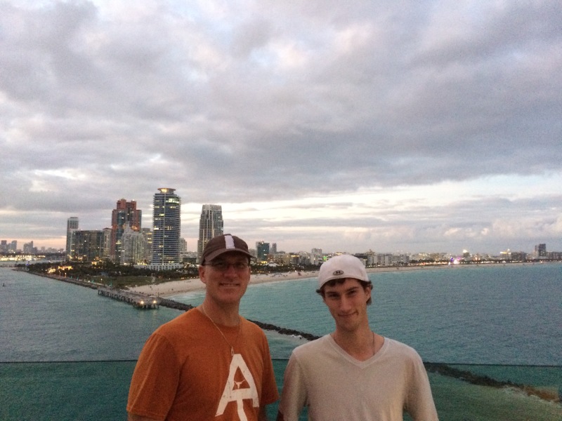 2017/12(December)/Royal-Carribean-Navigator-of-the-Seas-Cruise/800x600_2017-12-17-Cruise-16-Travis-Chance-Miami.JPG