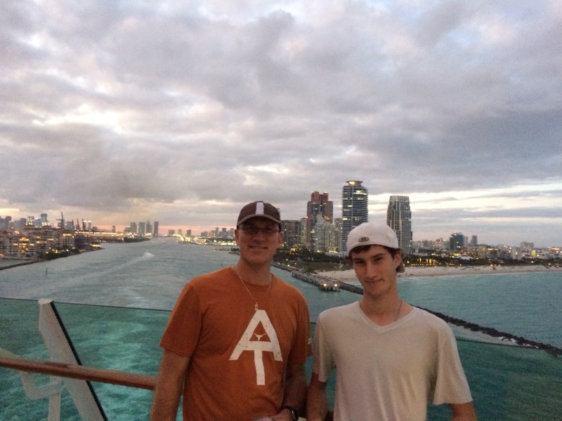 2017/12(December)/Royal-Carribean-Navigator-of-the-Seas-Cruise/800x600_2017-12-17-Cruise-17-Travis-Chance-Miami.JPG