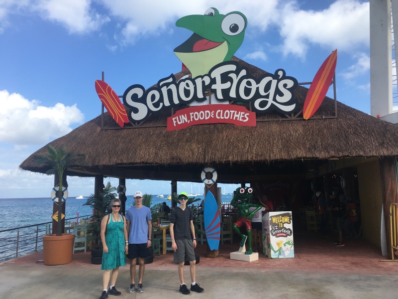 2017-12-19-Cruise-06-Senor-Frogs-Suzi-Chance-Dax.JPG