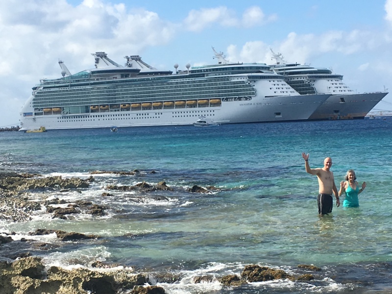 2017/12(December)/Royal-Carribean-Navigator-of-the-Seas-Cruise/800x600_2017-12-19-Cruise-22-Travis-Suzi.JPG