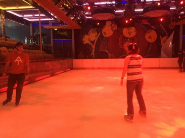 2017-12-18-Cruise-05-IceSkating-Travis-Suzi.JPG