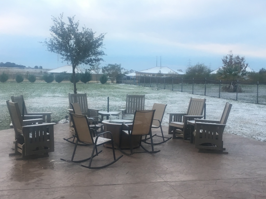 2017/12(December)/Snow-in-Austin/1024x768_2017-12-08-Snow-in-Austin-4-Patio.JPG