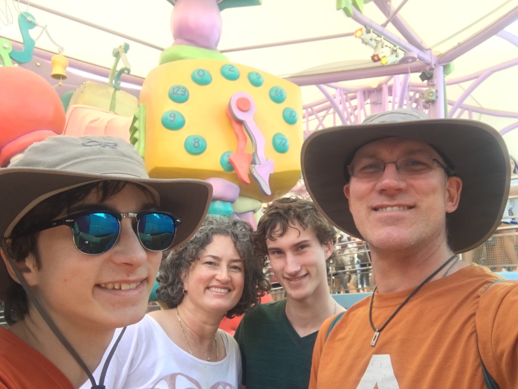 2017/BEST-OF/1024x768_2017-03-24-Universal-Studios-20-Dax-Suzi-Chance-Travis-GOOD.JPG