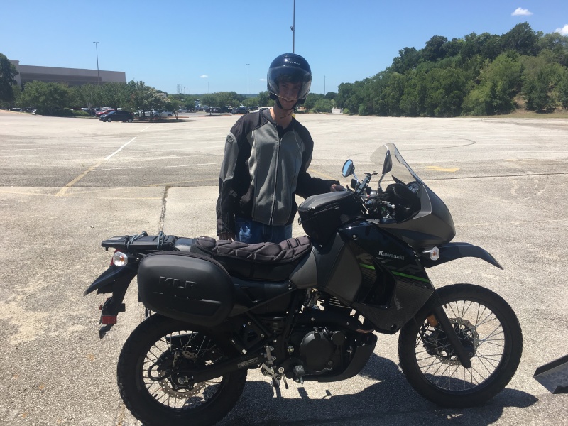 2017/BEST-OF/800x600_2017-07-09-Chance-tries-SteveRiffels-motorcycle-2-GOOD.JPG
