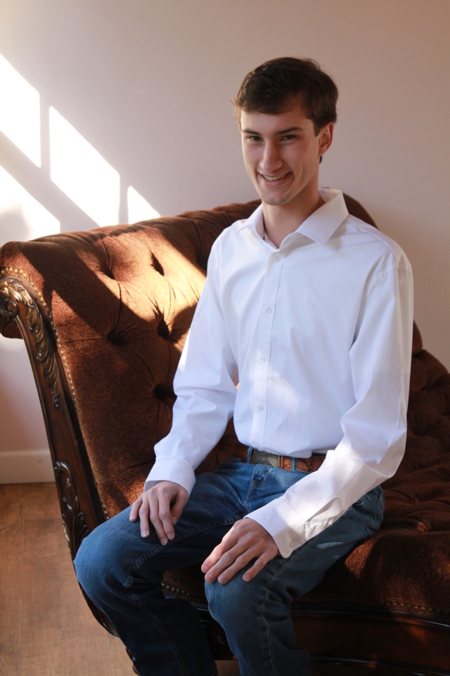 2018/01(January)/Chance-Senior-Pictures/640x480_2018-01-13-Chance-Senior-Pic-010.JPG