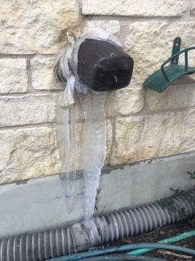 2018-01-18-Frozen-broken-water-faucet-in-back-yard.JPG