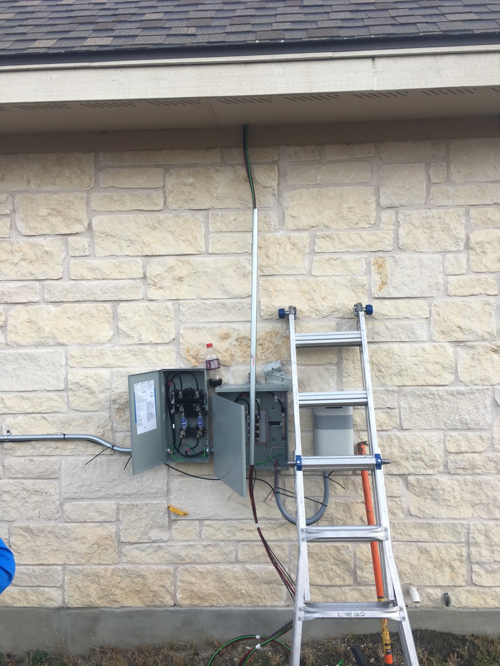 2018/01(January)/Solar-Install/1024x768_2018-01-11-03-Solar-panel.JPG