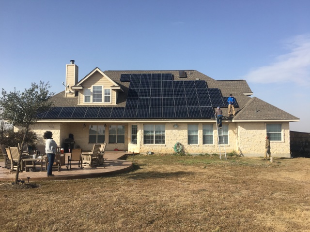 2018/01(January)/Solar-Install/640x480_2018-01-11-05-Solar-install-during.JPG