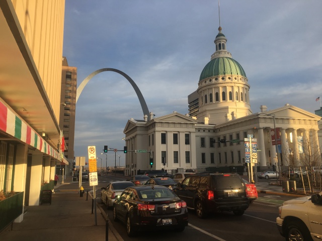 2018/01(January)/VA-St-Louis/640x480_2018-01-31-01-St-Louis-VA-Arch-Capitol.JPG