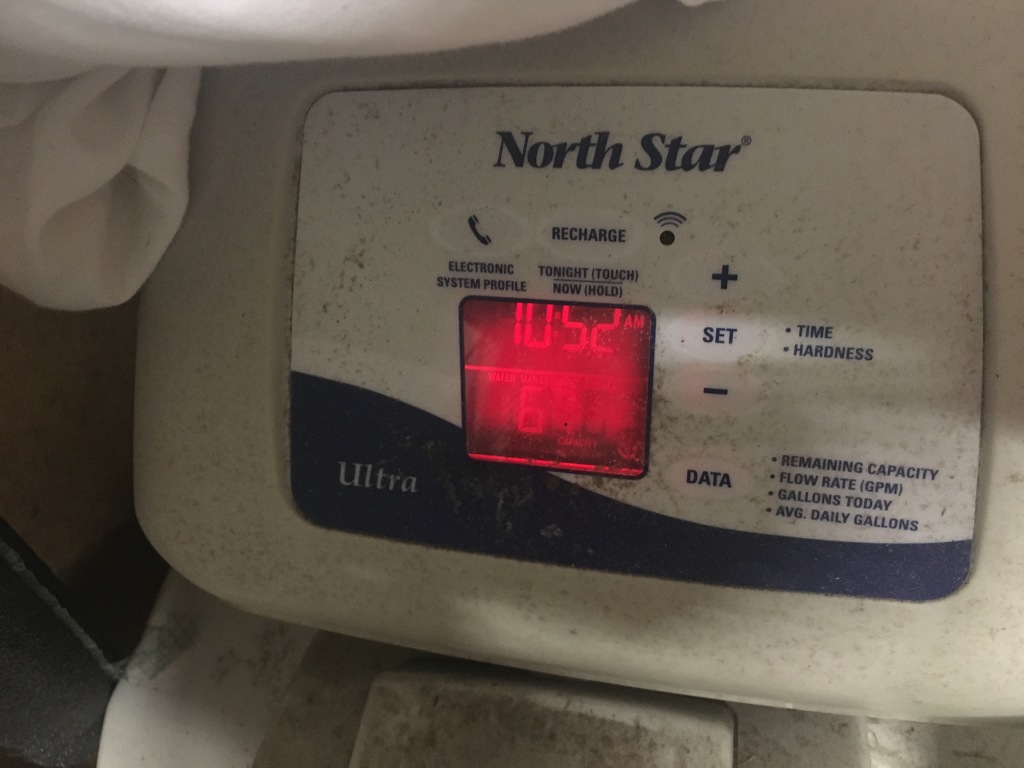 2018/02(February)/Water-Softener-Replacement/2018-02-22-Broken-Water-Softener-from-2005-1.JPG