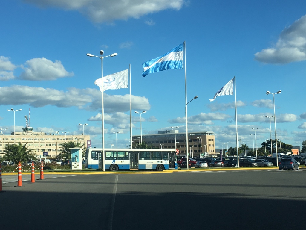 2018-03-25-Argentina-51-airport-bus.JPG