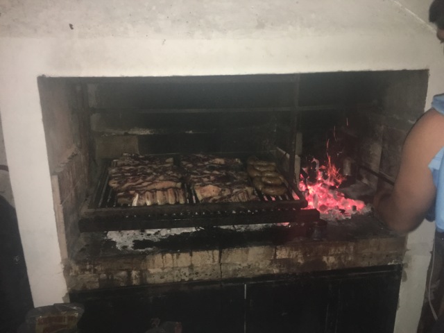 2018/03(March)/Argentina-Lio-Gabby-Wedding/640x480_2018-03-22-Argentina-27-meat-on-grill.JPG