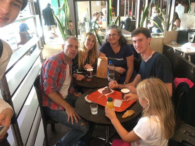 2018/03(March)/Argentina-Lio-Gabby-Wedding/640x480_2018-03-25-Argentina-53-Dax-Leo-Adriana-Suzi-Chance-Clara.JPG