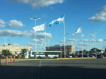 2018-03-25-Argentina-51-airport-bus.JPG