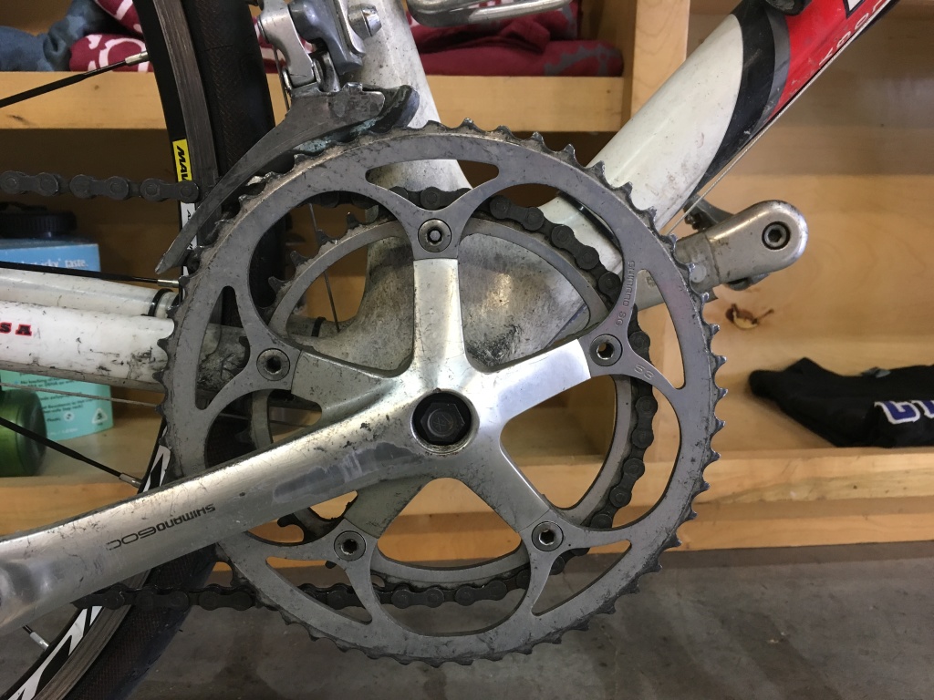 2018/04(April)/Misc/1024x768_2018-04-14-Travis-Bike-Chain-Ring-worn-out-15000miles-1.JPG