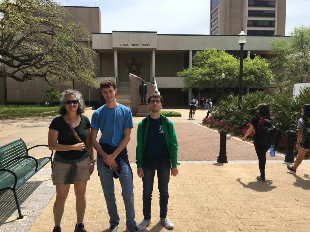 2018/04(April)/TAMU-Visit-Chance/1024x768_2018-04-02-TAMU-Visit-Chance-13-Suzi.JPG