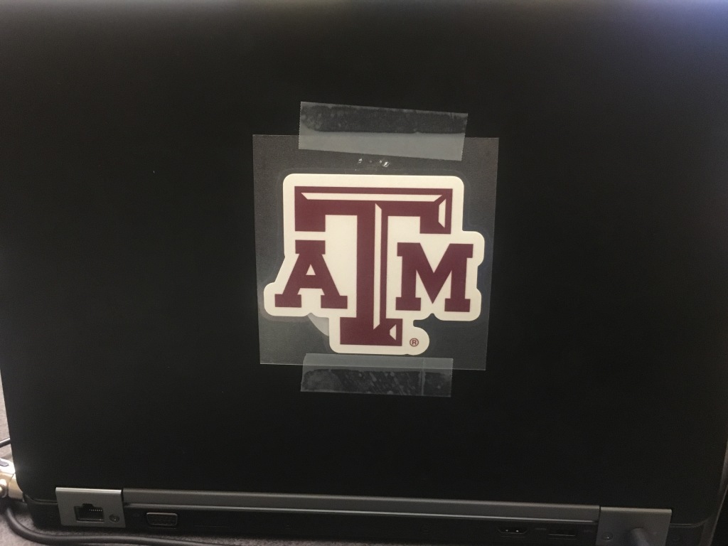 2018/04(April)/TAMU-Visit-Chance/1024x768_2018-05-15-Travis-Work-computer-with-TAMU-sticker.JPG