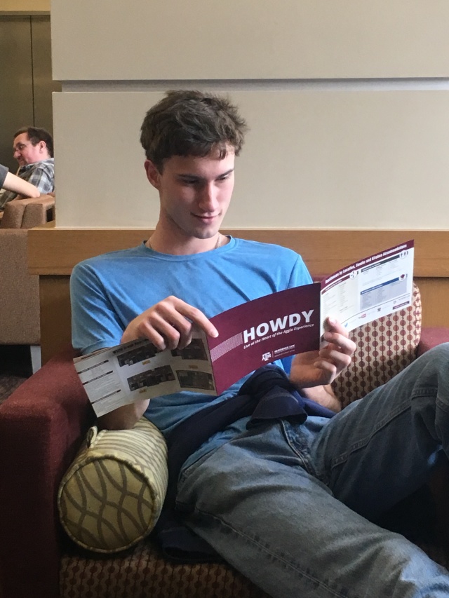 2018/04(April)/TAMU-Visit-Chance/640x480_2018-04-02-TAMU-Visit-Chance-05.JPG