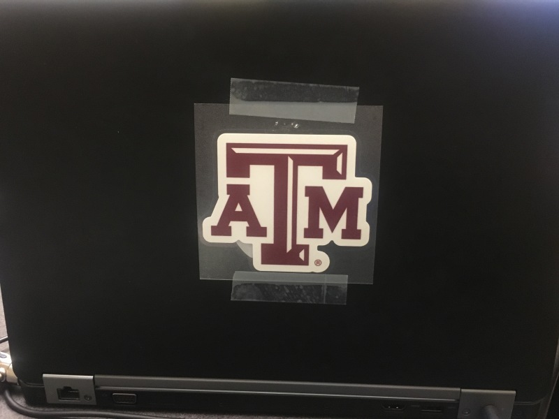 2018/04(April)/TAMU-Visit-Chance/800x600_2018-05-15-Travis-Work-computer-with-TAMU-sticker.JPG