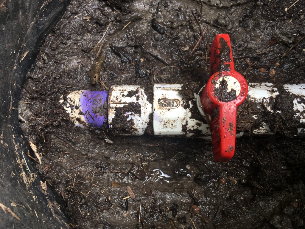 2018/05(May)/Misc/1024x768_2018-05-22-Sprinkler-leak-2.JPG
