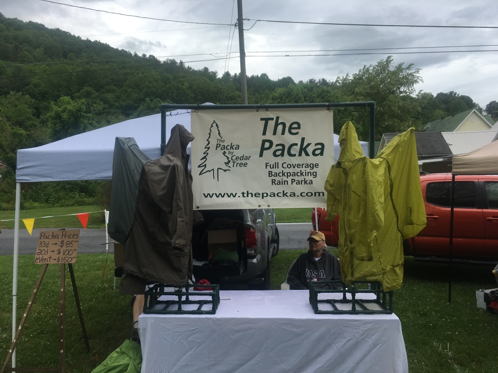 2018/05(May)/TrailDays-2018/1024x768_2018-05-18-TrailDays-06-backpack-ponchos.JPG