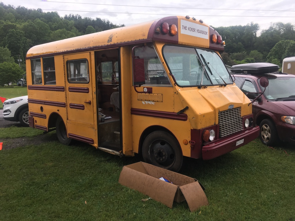 2018/05(May)/TrailDays-2018/1024x768_2018-05-18-TrailDays-09-HikerYearbook-bus.JPG