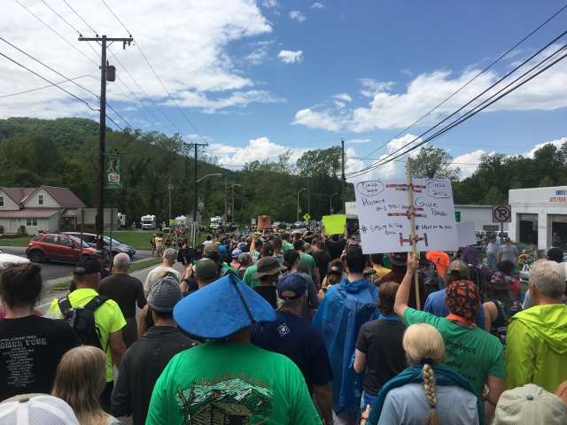 2018/05(May)/TrailDays-2018/640x480_2018-05-19-TrailDays-18-parade.JPG