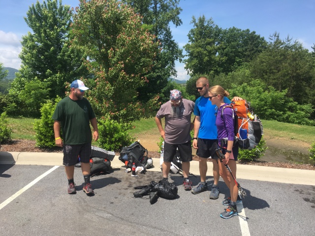 2018/05(May)/TrailDays-2018/640x480_2018-05-20-TrailDays-2-Slower-Slow-Mike-MegChatham-hitchhikers.JPG
