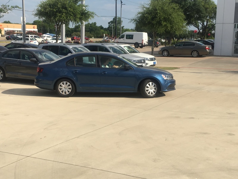 2018/06(June)/Car-Shopping-Chance/800x600_2018-06-08-Chance-car-shopping-2.JPG