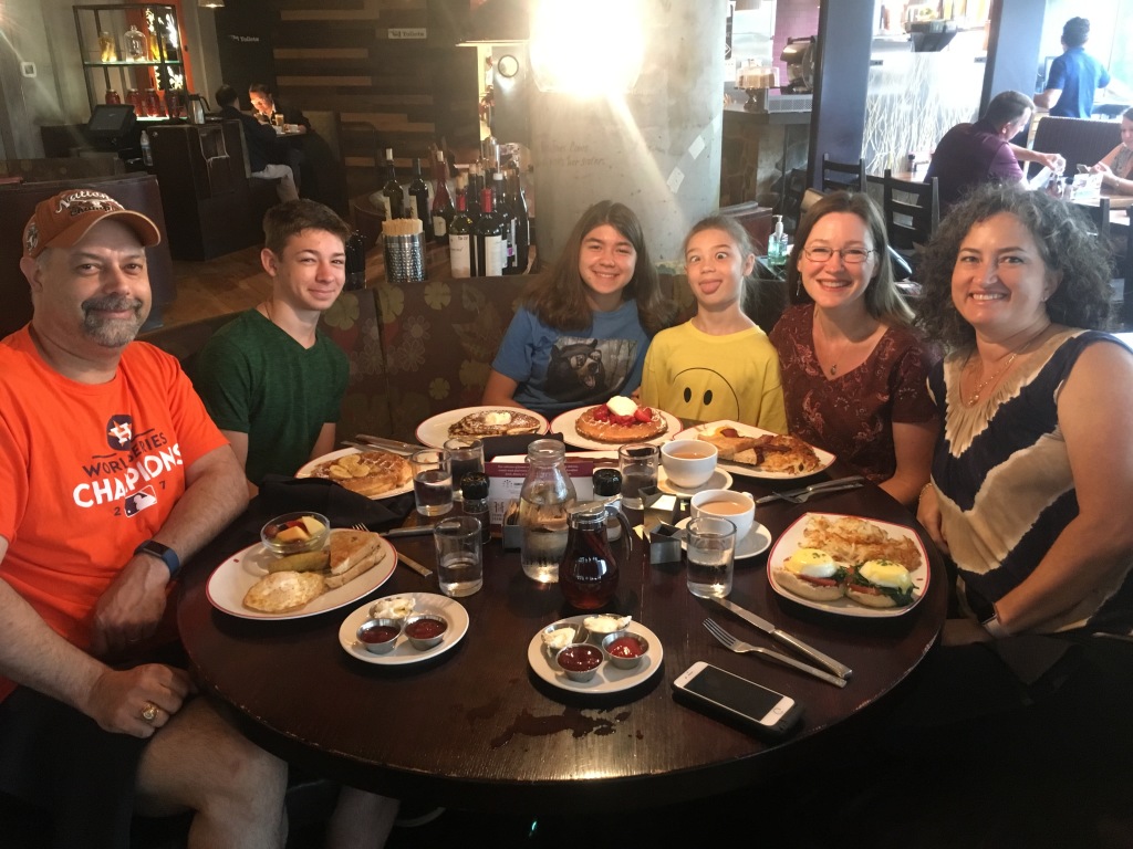 2018/06(June)/Misc/1024x768_2018-06-21-Suzi-dinner-with-Mike-Karen-1.JPG