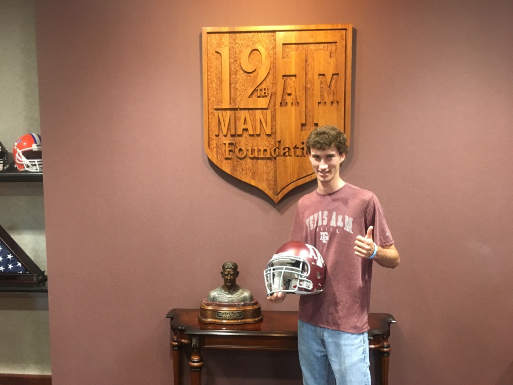 2018/06(June)/TAMU-Orientation-Chance/1024x768_2018-06-29-TAMU-orientation-12-Chance-12thman.JPG