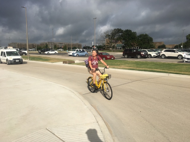 2018/06(June)/TAMU-Orientation-Chance/640x480_2018-06-29-TAMU-orientation-2-Chance-Suzi-Yellow-Bike.JPG