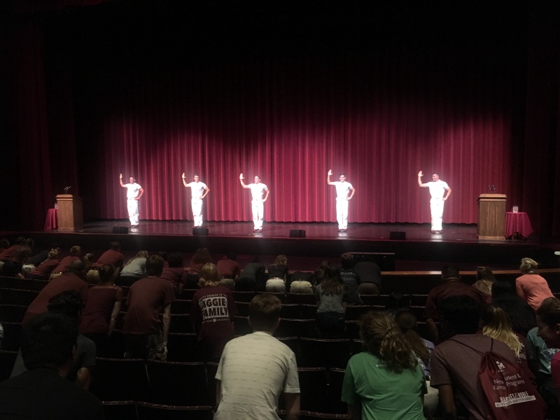 2018/06(June)/TAMU-Orientation-Chance/800x600_2018-06-28-TAMU-Orientation-Chance-24-yell-leaders.JPG