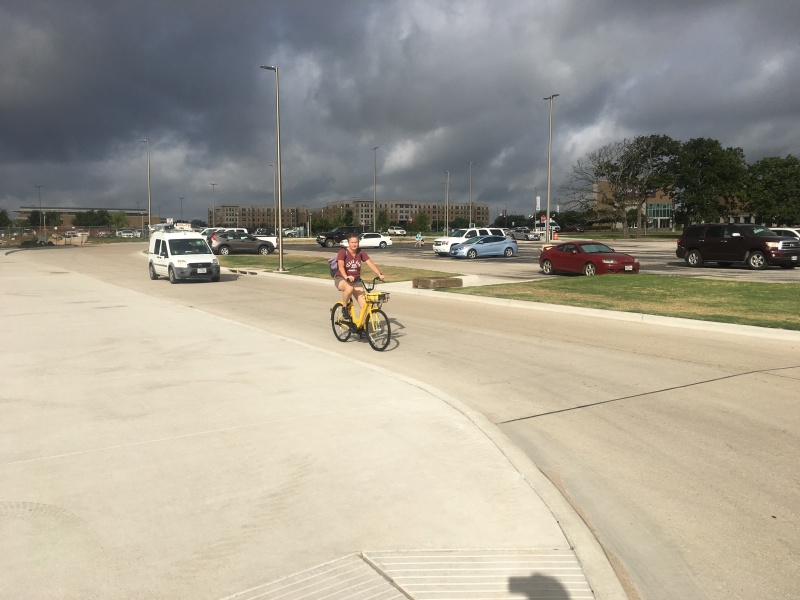 2018-06-29-TAMU-orientation-1-Chance-Suzi-yellow-bike.JPG