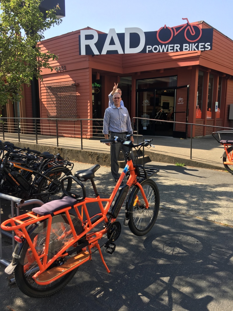 2018/06(June)/VA-Seattle-WA/800x600_2018-06-05-VA-Seattle-RADPowerBikes-2-Travis-Steve.JPG