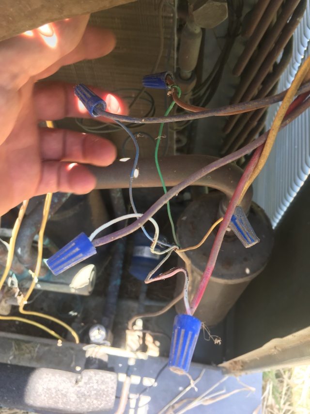 2018/07(July)/AC-issues-outside-controller/640x480_2018-07-28-AC-issues-09-outside-unit.JPG