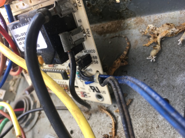 2018/07(July)/AC-issues-outside-controller/640x480_2018-08-07-AC-issues-4-outside-unit.JPG