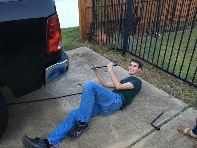2018/07(July)/Dodge-Pickup/640x480_2018-08-12-2009-Dodge-Pickup-2-Chance-changing-tire-practice.JPG