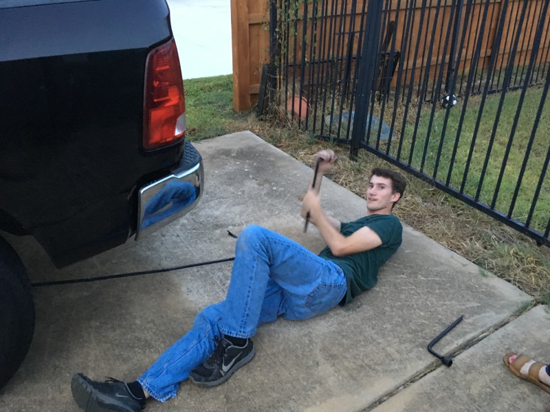 2018/07(July)/Dodge-Pickup/800x600_2018-08-12-2009-Dodge-Pickup-1-Chance-changing-tire-practice.JPG