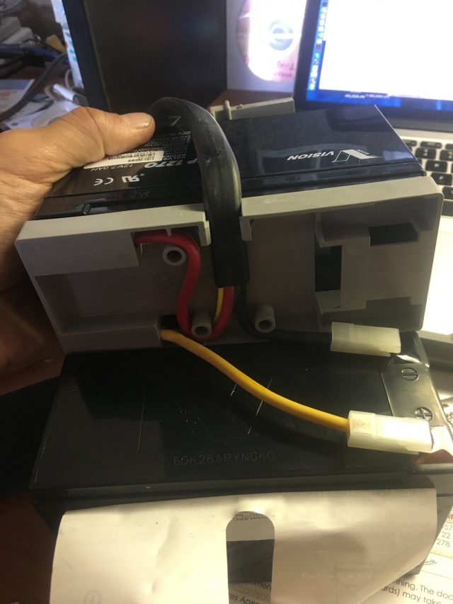 2018/07(July)/Misc/640x480_2018-07-20-UPS-batteries-2.JPG