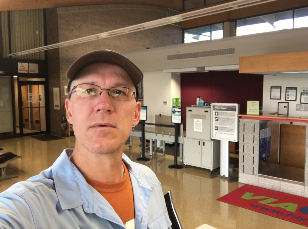 2018/07(July)/VA-Beckly-WV/1024x768_2018-07-27-VA-Beckley-WV-1-Travis-empty-airport.JPG