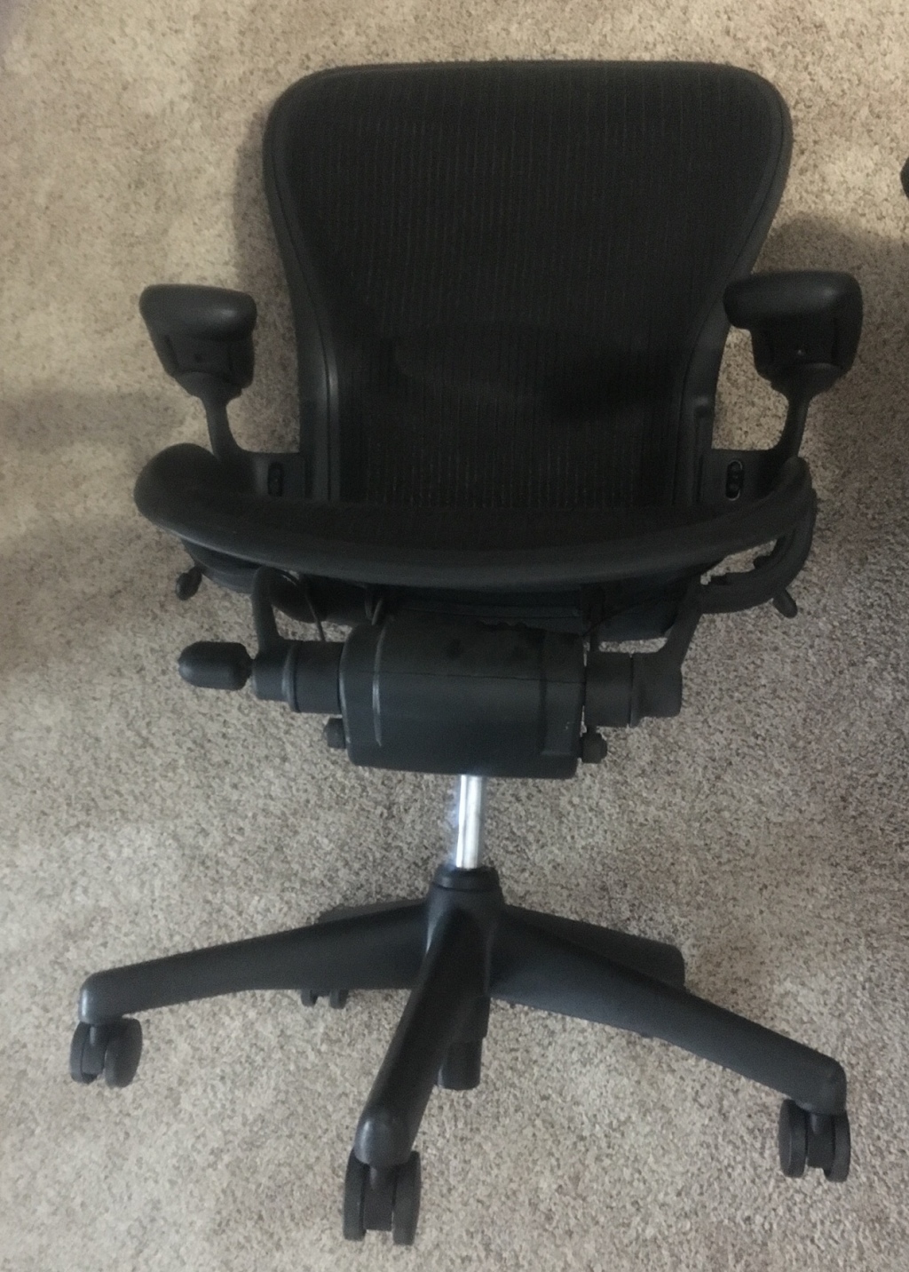 2019/01(January)/Misc/1024x768_2018-12-29-Herman-Miller-Chair-broken-2.JPG