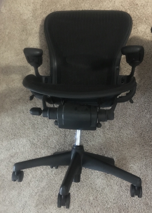 2019/01(January)/Misc/640x480_2018-12-29-Herman-Miller-Chair-broken-2.JPG